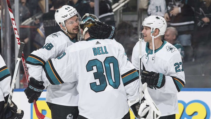 Sharks vymazali McDavida, Hertl byl třetí hvězdou zápasu