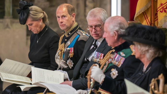 Princ Edward (druhý zleva), jeho manželka a bratři Andrew a Karel III. na pohřbu královny Alžběty II.