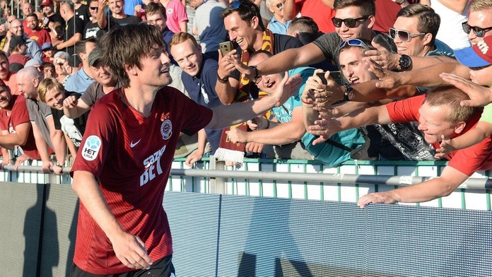 Úsměv, další minuty i tyč: Rosický zářil, hrál už třetí zápas v řadě!