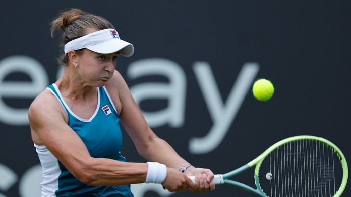 Krejčíková ovládla český duel. Dál postoupila i Vondroušová, soupeřka vzdala