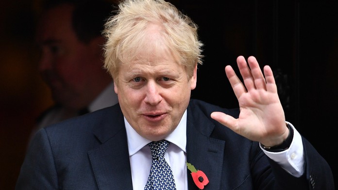 Britská vláda pod palbou. Opatření proti COVID-19 jsou prý nedostatečná