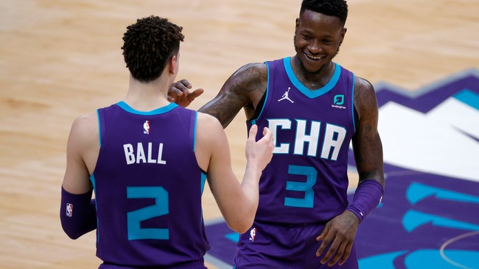 Mladík z Hornets přepisoval rekordy NBA, Phoenix se dotáhl na Lakers
