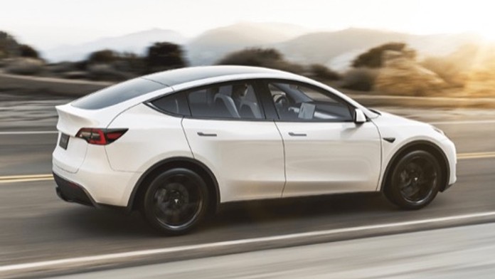 Šílené: Tesle uletěla za jízdy střecha! Další praskl podvozek při 200 km/h