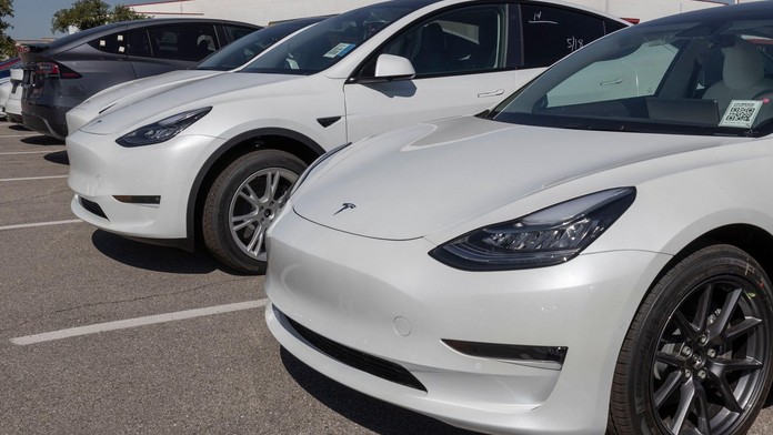 Elektromobily v testu ADAC: Která auta jsou nejhorší žrouti energie a která mají největší dojezd