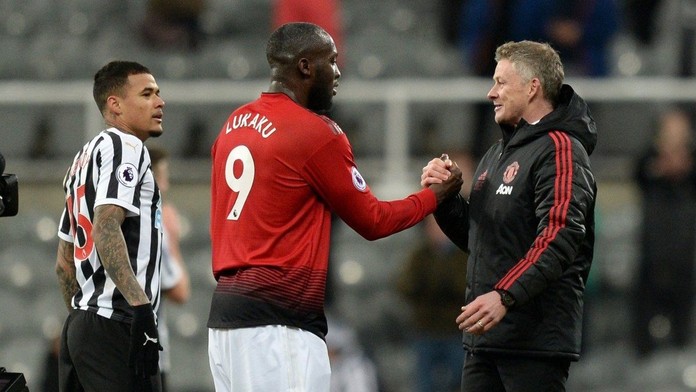 Solskjaer už vyrovnal Busbyho rekord! United drtí soupeře dál