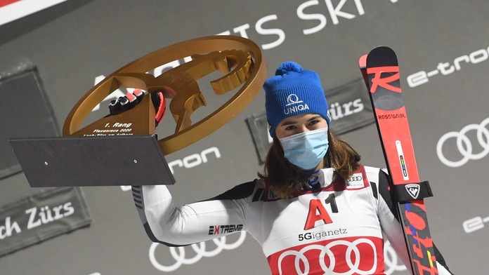 Vlhová potřetí v řadě slaví. K triumfu jí pomohl pád soupeřky
