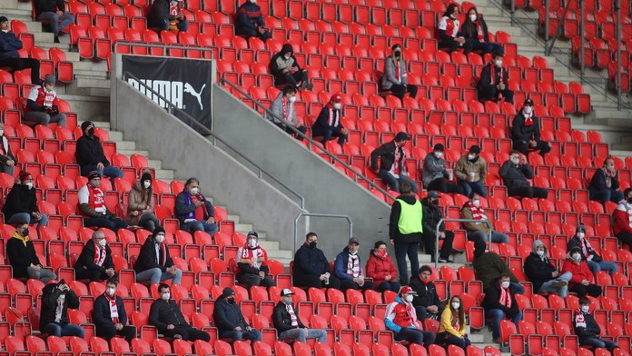 Na fotbal může stále jen tisíc lidí, ministerstvo ale pracuje na rozvolnění