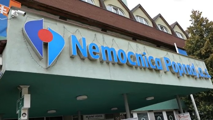 Dívka (7) vypadla v nemocnici z okna. Pád z osmého patra nepřežila