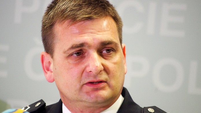 Policejní prezident možná podváděl! Opsal Červíček bakalářskou práci?