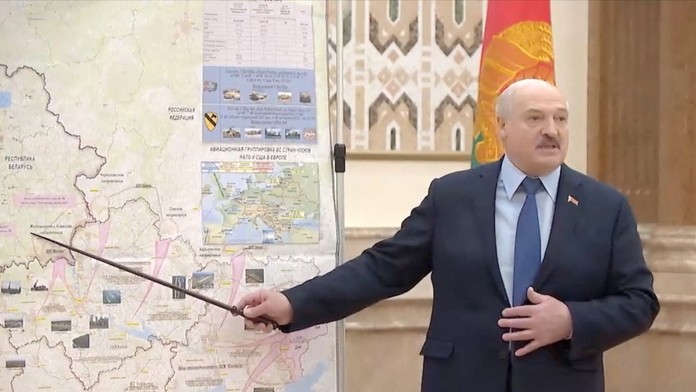 Lukašenko ukázal plány s Ukrajinou, mapa naznačuje i útok na další stát