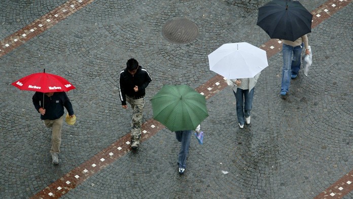 PŘEDPOVĚĎ: Svetry a deštníky! O víkendu se ochladí a bude pršet