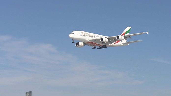 V Česku přistálo letadlo Emirates z Dubaje. Na palubě byly stovky Čechů