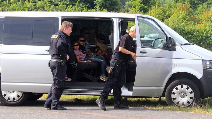 U Brna chytli auto plné uprchlíků! Snažili se dostat do Německa