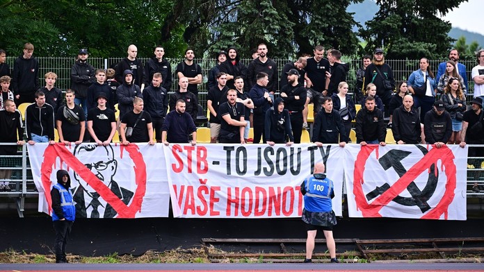 V Radotíně to vřelo. Fanoušci Slavie se pustili do Tvrdíka, uráželi i Tykače
