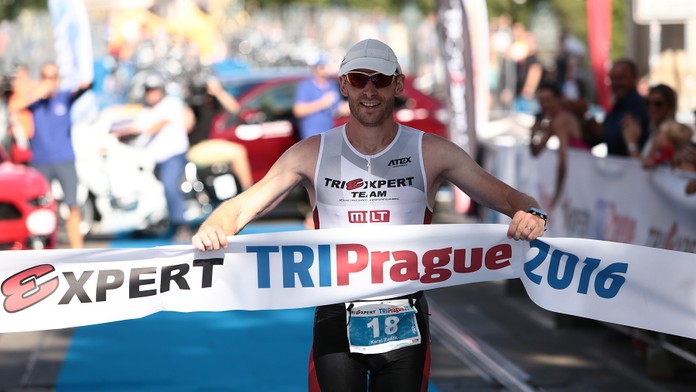 Praha v zajetí triatlonistů. Závod TRIPrague ovládli Švadlenková a Zadák
