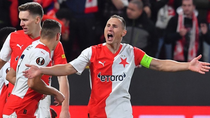 Slavia otočila bitvu s Baníkem, Sparta v deseti urvala výhru
