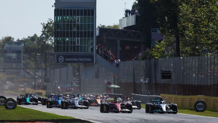 Verstappen triumfoval i v Monze, závod se dojel za safety carem