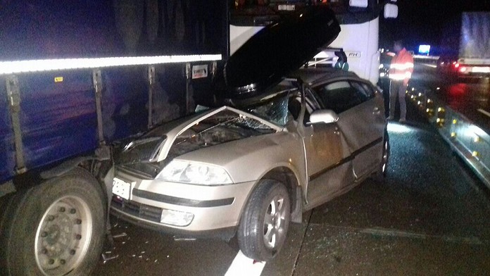 Na D1 se tvořily kolony. Osobní auto narazilo do nákladního