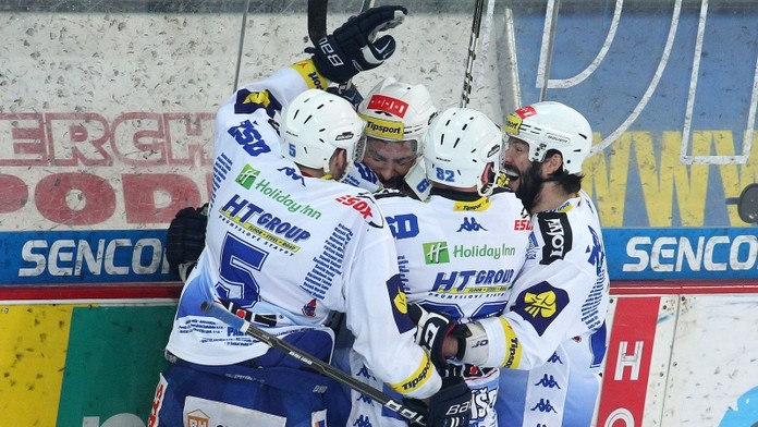 Hokejová extraliga je plná překvapení! Kometa i Zlín mají do finále blíž