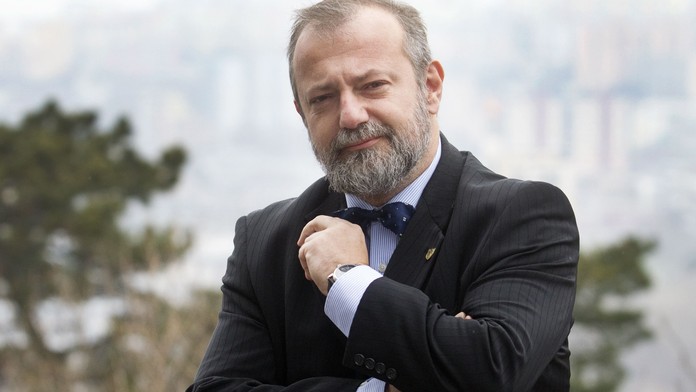 Češi požádají některé země o schválení velvyslanců! Možná jde i o Klausovou a Remka