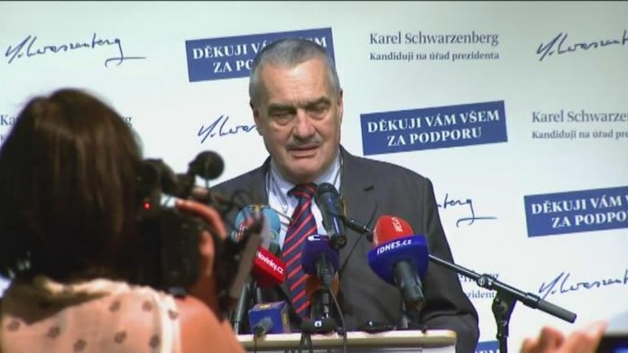 POSLECHNĚTE SI: Předělali hymnu v podání knížete Schwarzenberga! Baví se celý svět