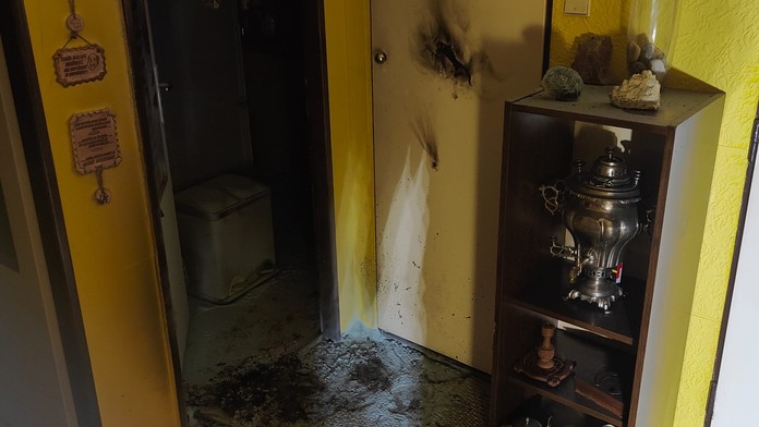 Při výbuchu plynu v pražském bytě se těžce popálila seniorka