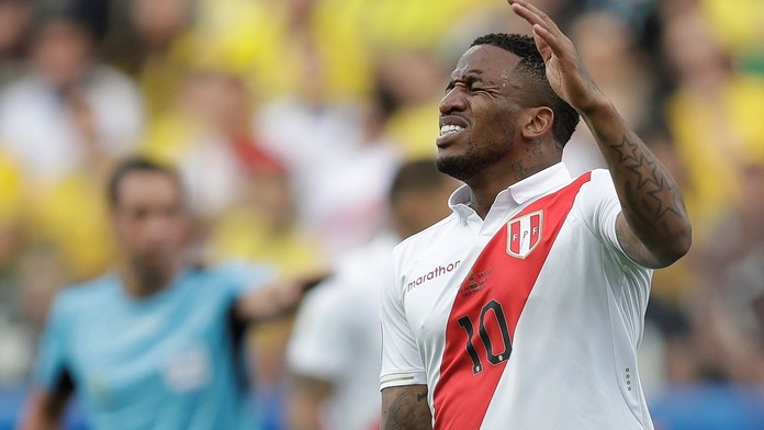 První případ koronaviru v ruském fotbalu, nakazil se Peruánec Farfán