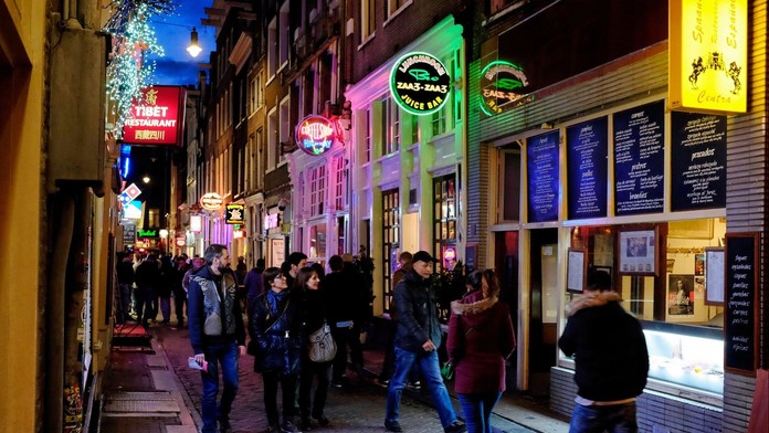 Čtvrť červených luceren v Amsterdamu