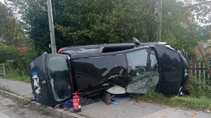 Na Slovensku řádil další opilý řidič. Srazil na chodníku maminku se dvěma dětmi
