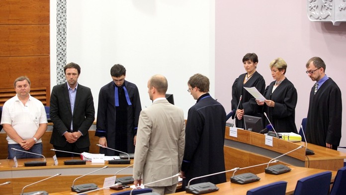 Průtahy u soudů? Měly by skončit, Senát schválil novelu soudního řádu