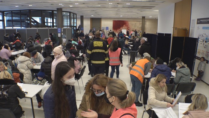 Chceme dostat sirotky pryč z válečných zón, říká ředitel pěstounské organizace