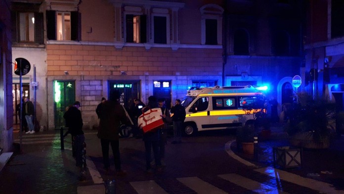 Krvavá řežba v Římě! Španělské fanoušky pobodali nožem
