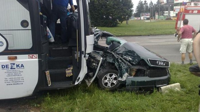 V Lanškrouně boural autobus. Na místo letěl vrtulník