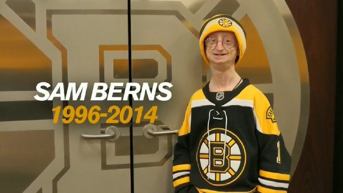 Hokejový Boston se loučil s človíčkem Samem. Vypadal jako stařík, ale bylo mu 17 let