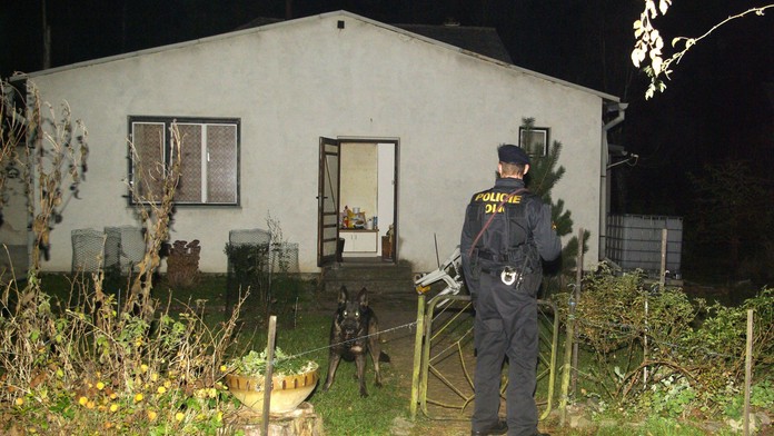 Chatař chytil zloděje při kradení, ten na něj zaútočil nožem