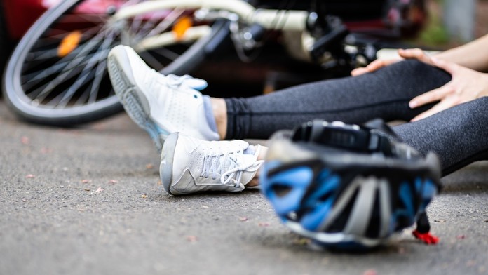 VIDEO: Hůř už začít nemohla. Česká cyklistka spadla ze startovací plošiny