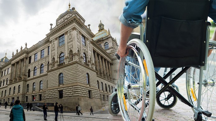 "Važte si toho!" řekla ochranka vozíčkáři a vyhodila ho z muzea