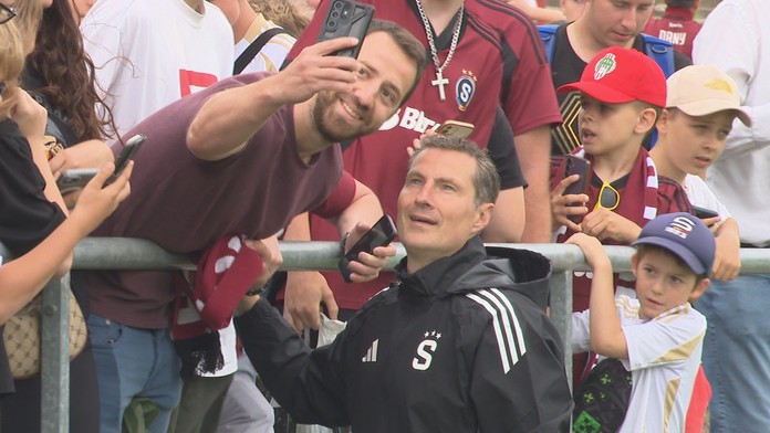 Priske jako rocková hvězda. Je hezké slyšet, že vás fanoušci milují, směje se