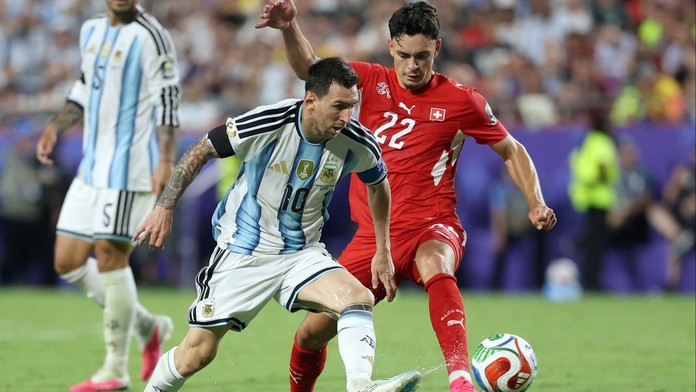 ON-LINE Argentina vs. Švýcarsko: Argentina opět ve vedení, zpoza vápna se prosadil Álvarez