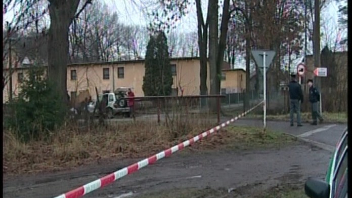 Přepadli na ulici ženu a hodili ji do řeky