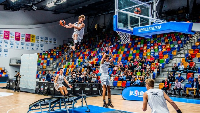 Junior NBA League rozlosována. Dresy Warriors oblékne Sadská!