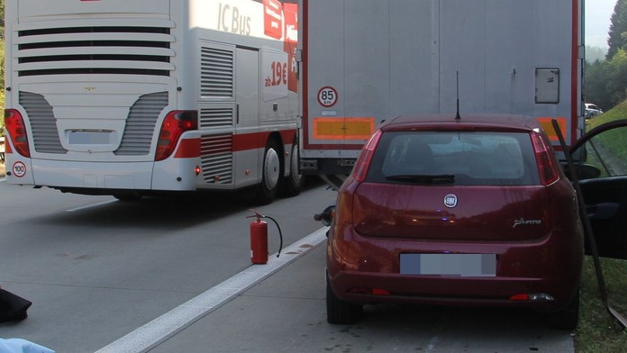 Řidič spáchal na D5 sebevraždu! Pod kola autobusu si záměrně lehl