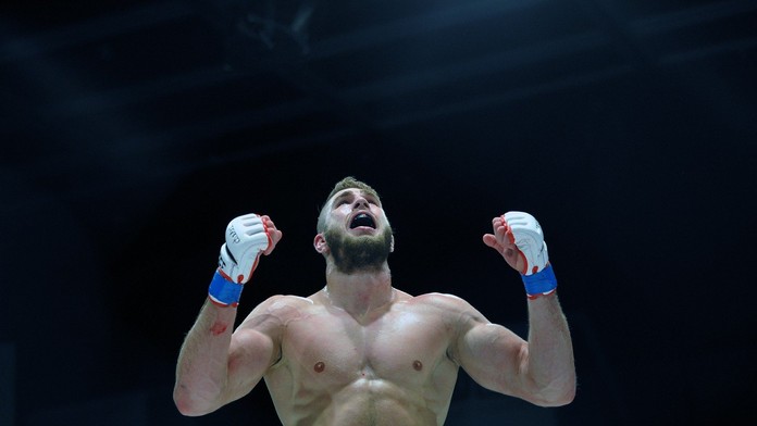 Historický moment českého MMA! Procházka vybojoval titulový pás