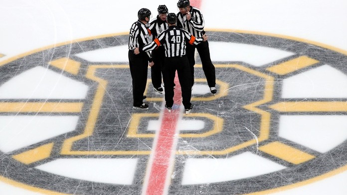 Konec chybám rozhodčích! NHL změní pro příští sezonu pravidla