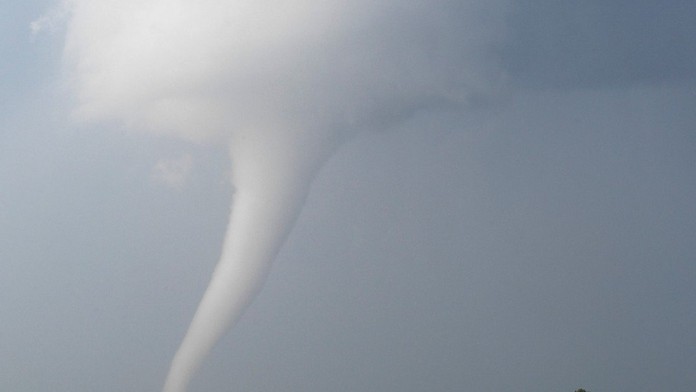 Meteorologové potvrdili tornádo na Ústecku. Vzalo trampolínu, píše svědkyně