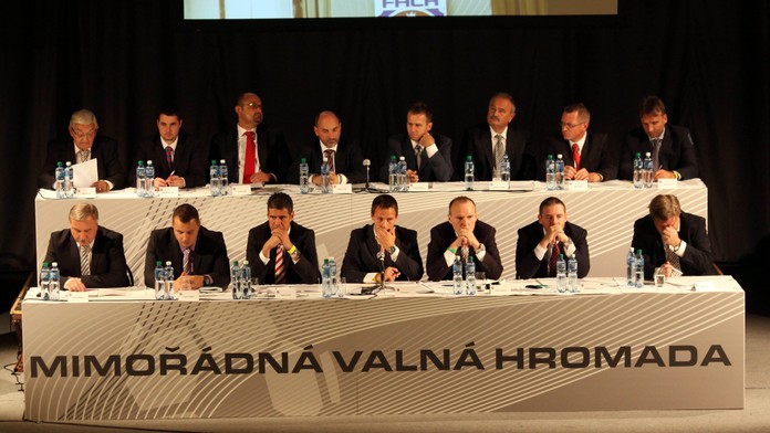 PŘEDSEDA NEBYL ZVOLEN! Valná hromada FA ČR ROZPUŠTĚNA!
