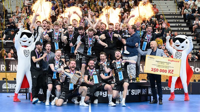Mladá Boleslav se vrátila na florbalový trůn. Opět se přepisoval divácký rekord