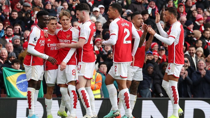 Arsenal opět v čele Premier League. Gunners nerozhodila ani hrubka gólmana