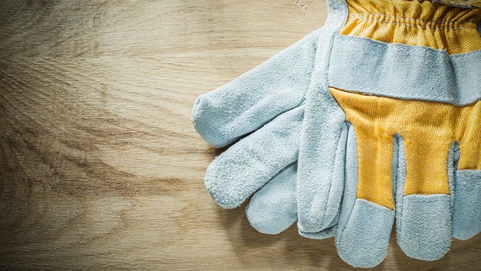 Pozor při výběru rukavic! Některé sotva vydrží, jiné obsahují chemikálie