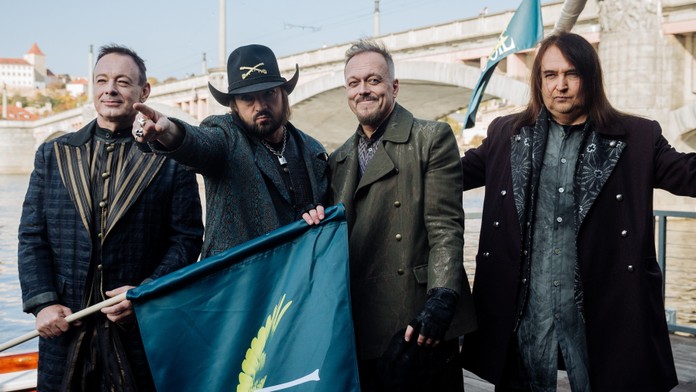 Frontman kapely Lucie se tajně oženil: Netradiční svatba jen ve dvou